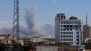 Cadenas humanas se extienden por centrales y puentes de Irán ante las amenazas de Donald Trump