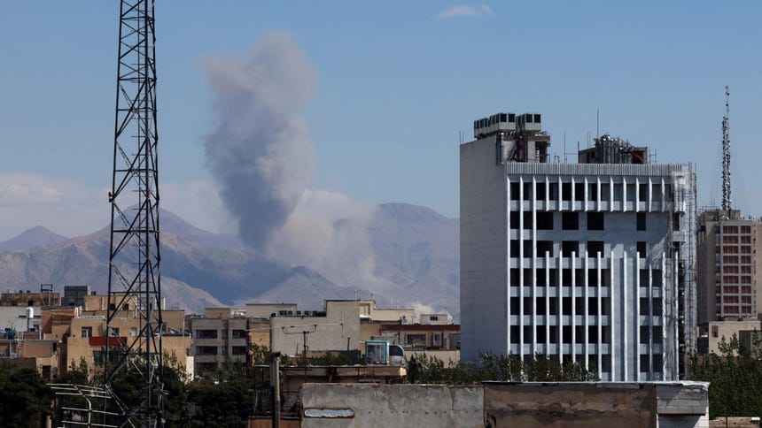 Cadenas humanas se extienden por centrales y puentes de Irán ante las amenazas de Donald Trump