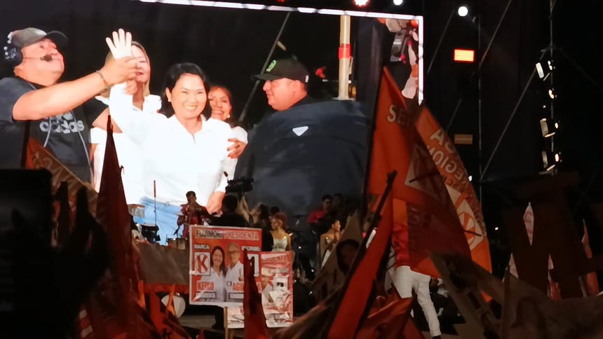 Keiko Fujimori prometió la construcción de 2 mil colegios. 