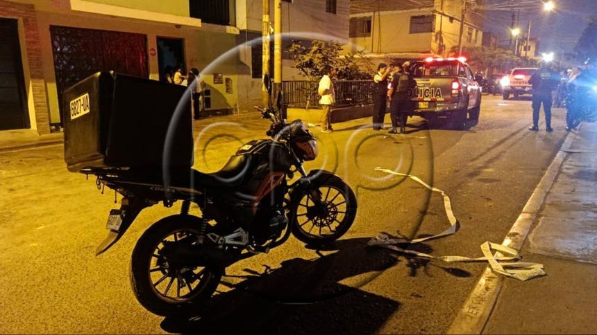 En la escena del crimen, quedó la motocicleta que usaba la víctima.