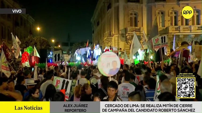 Roberto Sánchez realizó cierre de campaña en la Plaza Dos de Mayo ante sus simpatizantes