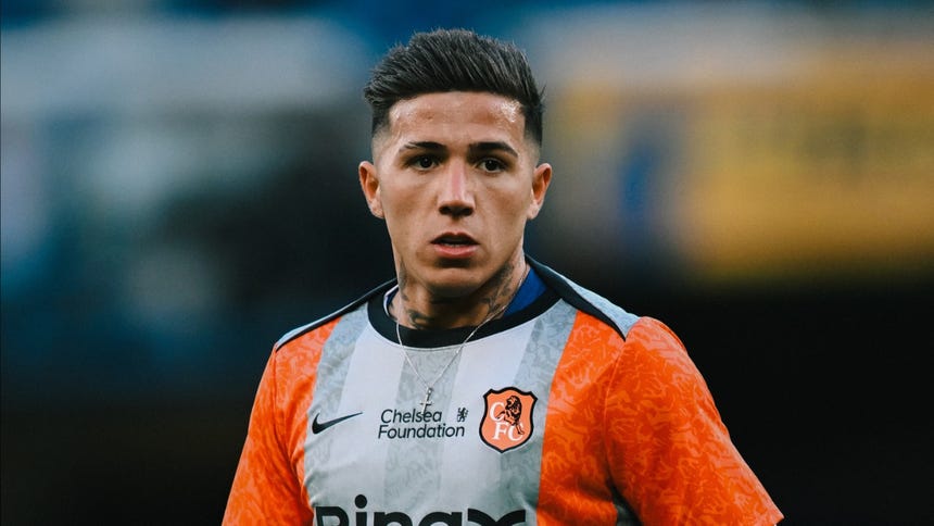 Técnico del Chelsea reveló que Enzo Fernández ofreció disculpas, aunque castigo al crack argentino se mantiene