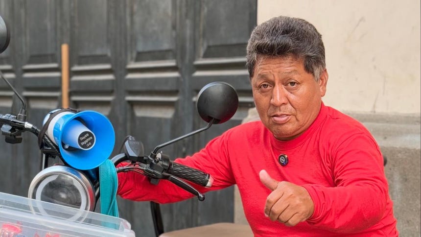 “Aquí guerreando”: 'Pompinchú', ícono de los cómicos ambulantes, reveló que está hospitalizado