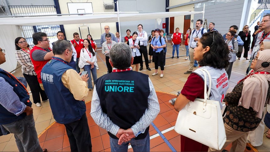Misiones internacionales supervisan centros de votación a pocas horas de las elecciones 2026