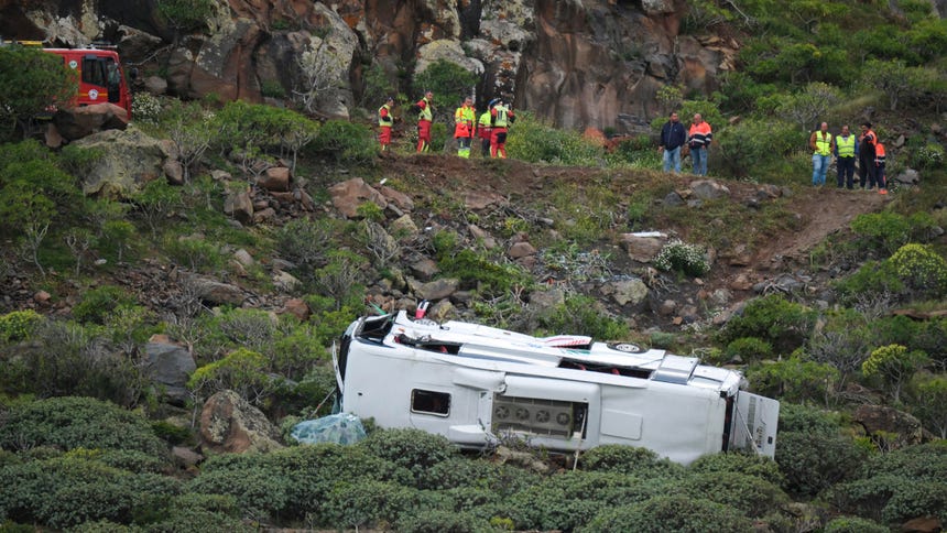 España: un muerto y 27 heridos en accidente de un bus turístico en las Islas Canarias