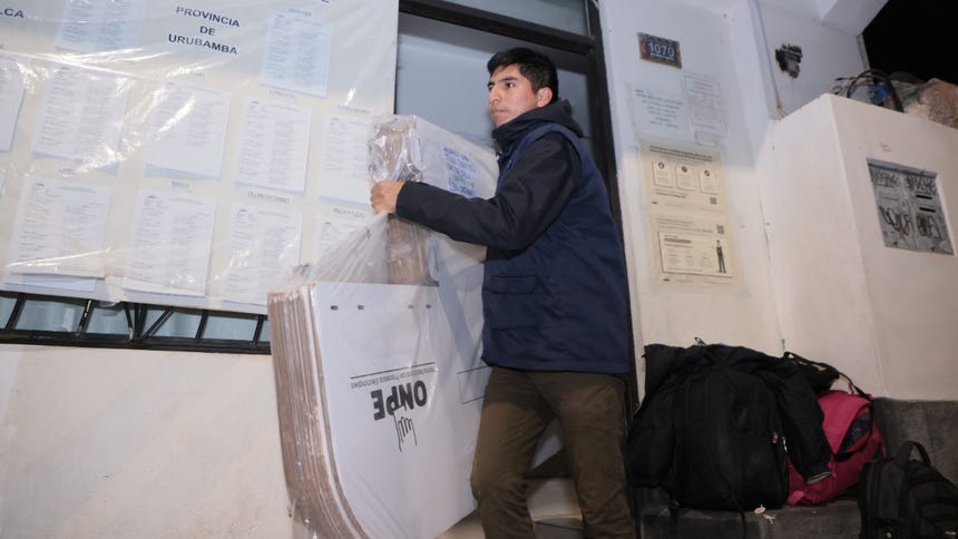 Especialista advierte que existen penas de cárcel para quienes obstruyan o dificulten el traslado de material electoral