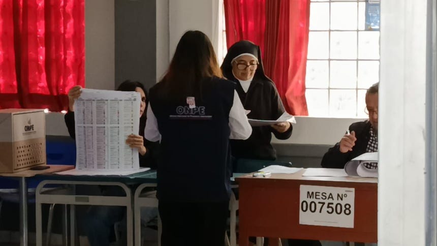 A diferencia de Lima, no hay demoras en regiones y elecciones se desarrollan con normalidad [FOTOS]