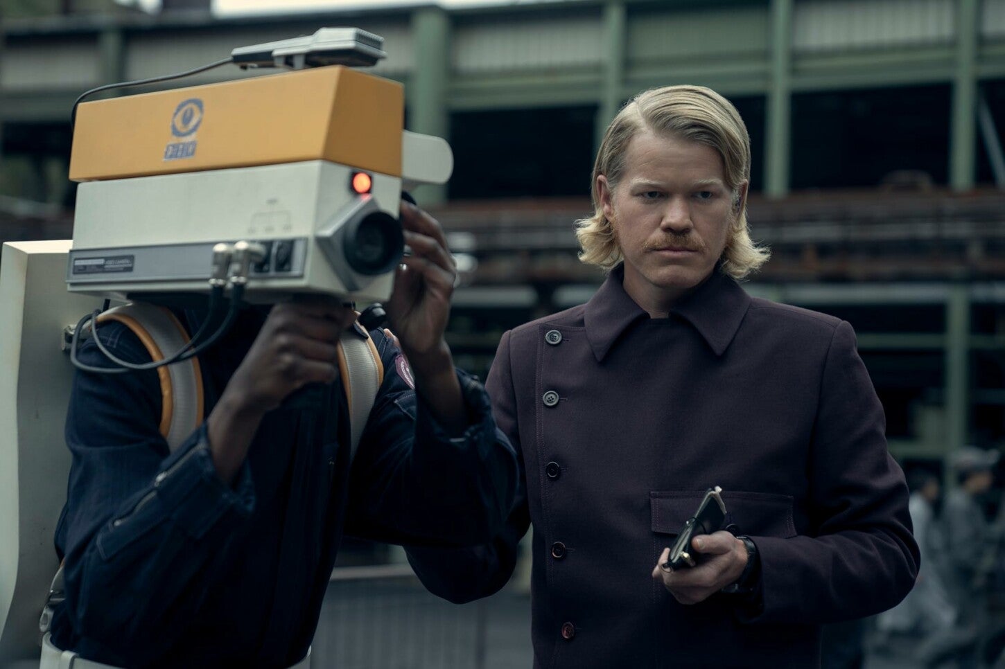 Jesse Plemons asume el papel de Plutarch Heavensbee en 'Amanecer en la cosecha', personaje que en la saga original interpretó Philip Seymour Hoffman.
