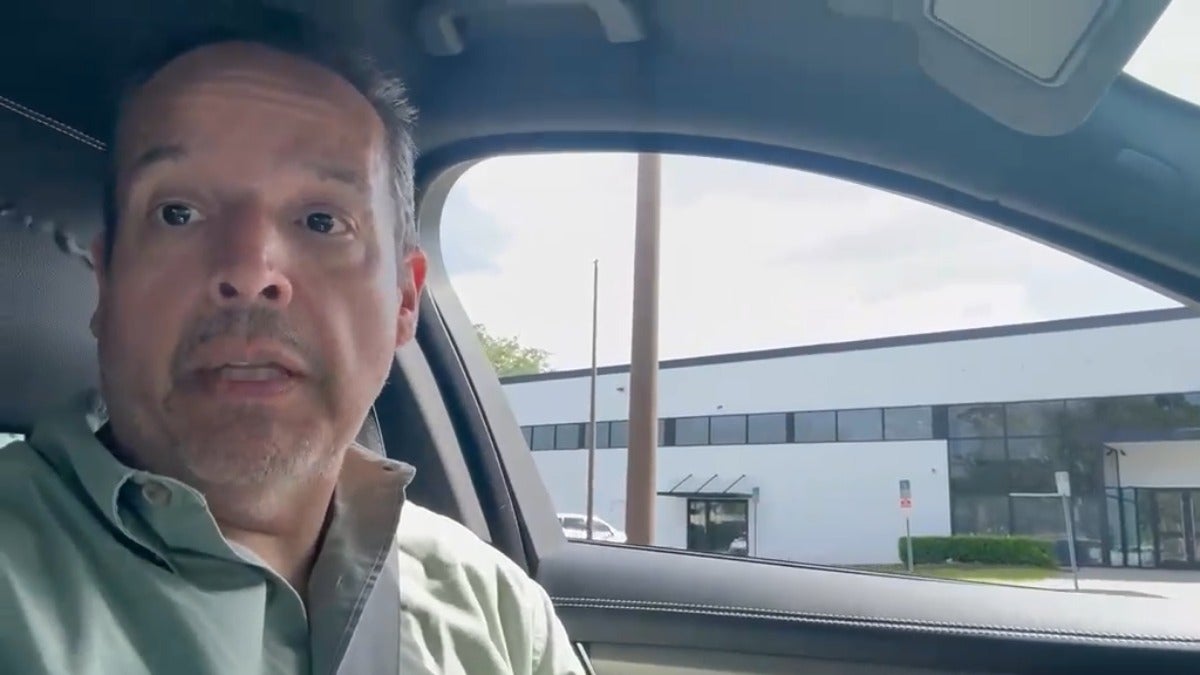 Jorge Quiroz, ciudadano residente de Estados Unidos, informó que no pudo votar porque no se habilitaron las mesas de sufragio en Orlando. 