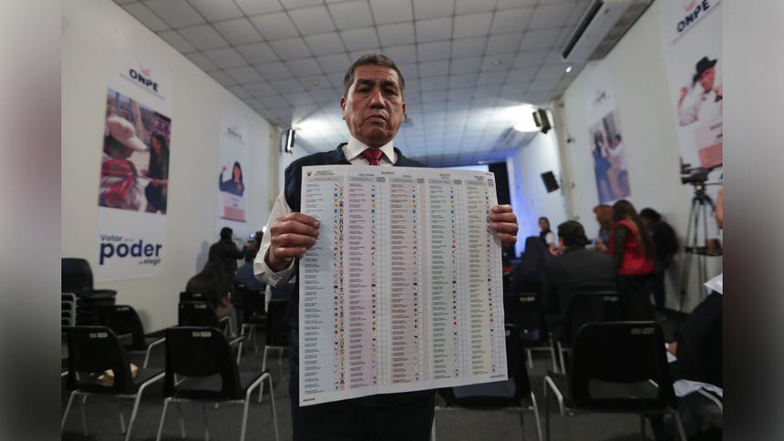 ONPE: quién es Juan  Phang y su rol en el retraso del material electoral