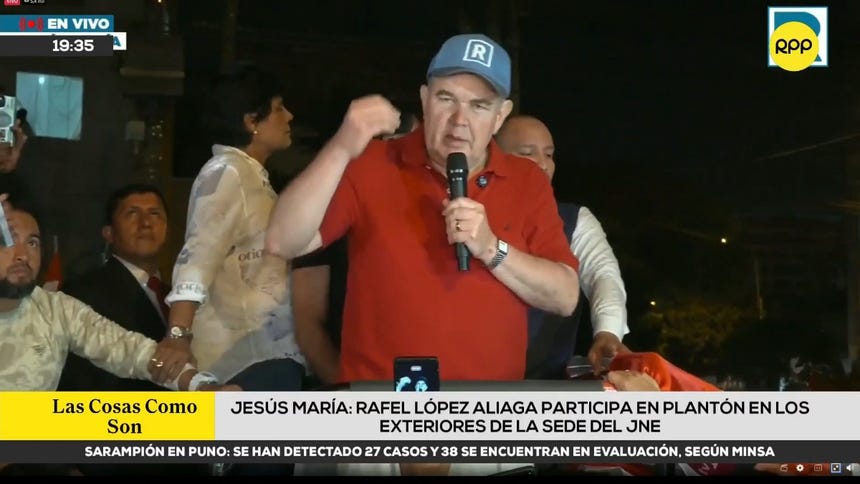 Rafael López Aliaga realizó protesta en los exteriores del JNE para denunciar irregularidades en el proceso electoral