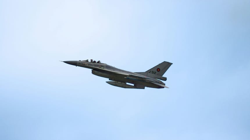 Cazas rumanos de la OTAN interceptan un avión espía ruso cerca del espacio aéreo de Lituania