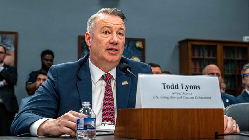 Estados Unidos: renuncia el jefe interino de ICE y supervisor del plan de deportación masiva de Donald Trump