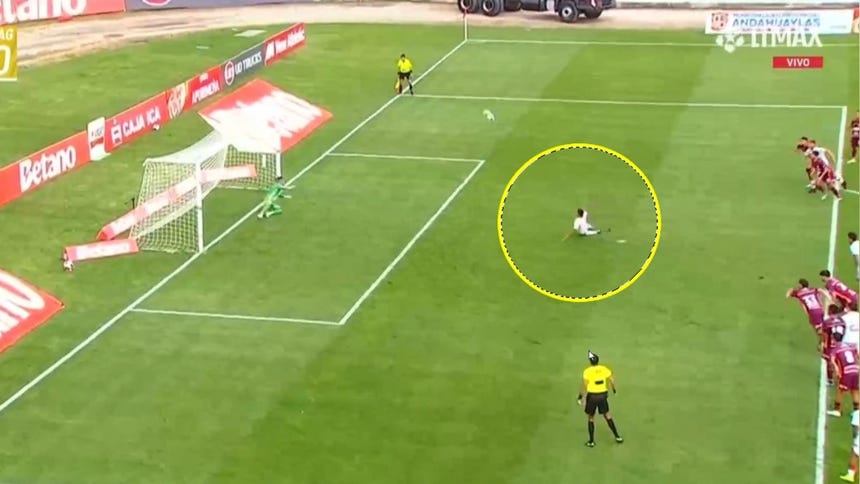 ¡Insólita jugada! Raúl Ruidíaz falló penal ante Los Chankas tras resbalarse en duelo por Liga1