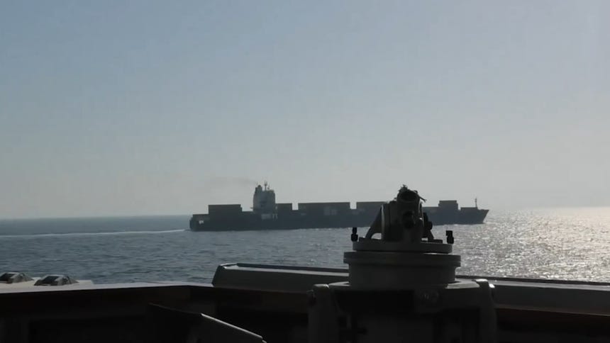 EE.UU. abrió fuego contra barco iraní y lo tomó bajo custodia en el Mar Arábigo, confirma Donald Trump