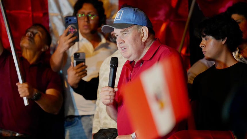 Samuel Dyer exige rectificación pública a López Aliaga por señalar que financió a personeros de una organización política