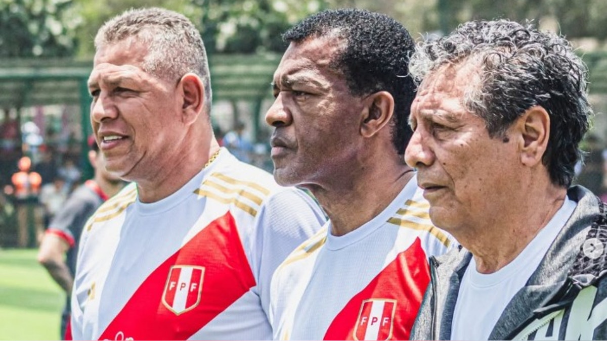 José Carranza junto a Julio César Uribe y César Cueto, quienes son considerados ídolos de Sporting Cristal y Alianza Lima.