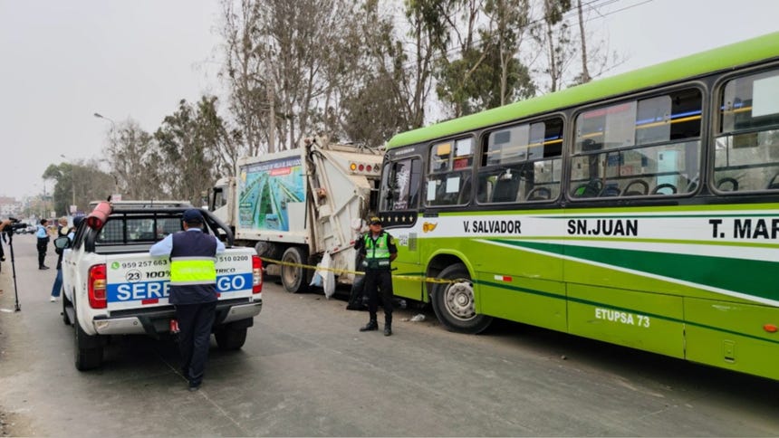VES: trabajador de limpieza fallece tras choque entre bus de transporte público y camión compactador