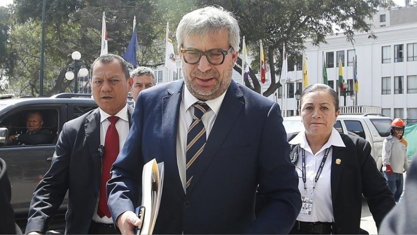 Piero Corvetto acudió a la sede de la fiscalía anticorrupción tras su renuncia a la jefatura de la ONPE [VIDEO]