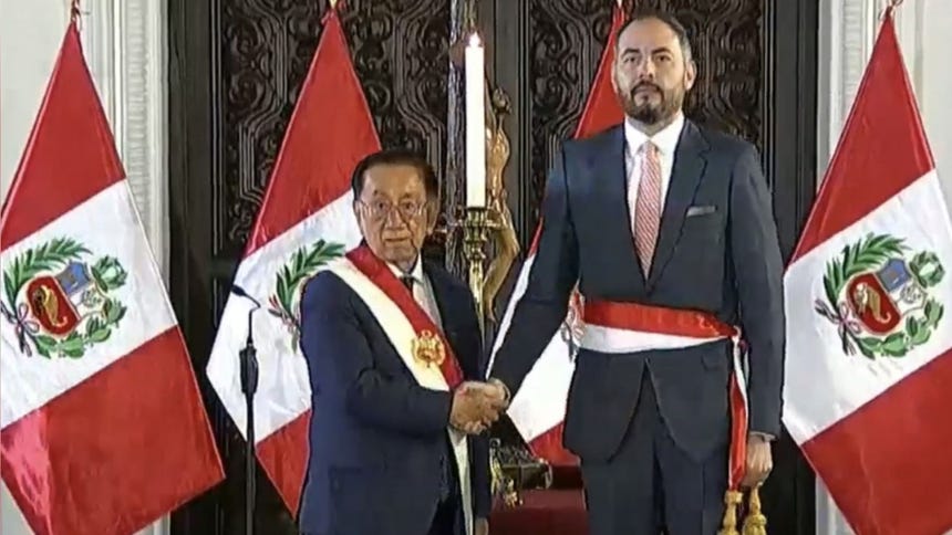 José María Balcázar tomó juramento a Amadeo Javier Flores Carcagno como nuevo ministro de Defensa