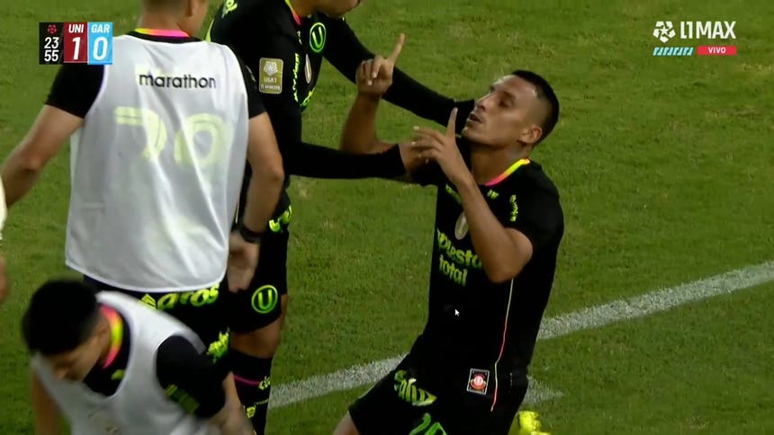 Volvió al gol: Alex Valera anotó de cabeza en el Universitario vs Garcilaso y estalló el Monumental [VIDEO]