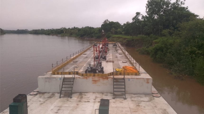 Empresa denuncia retención de una barcaza con 10 mil barriles de petróleo y siete trabajadores en comunidad de Loreto