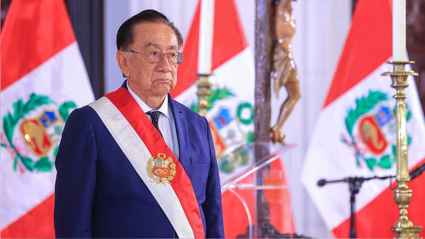 Congresista Ilich López recolecta firmas para presentar moción de censura contra el presidente José María Balcázar