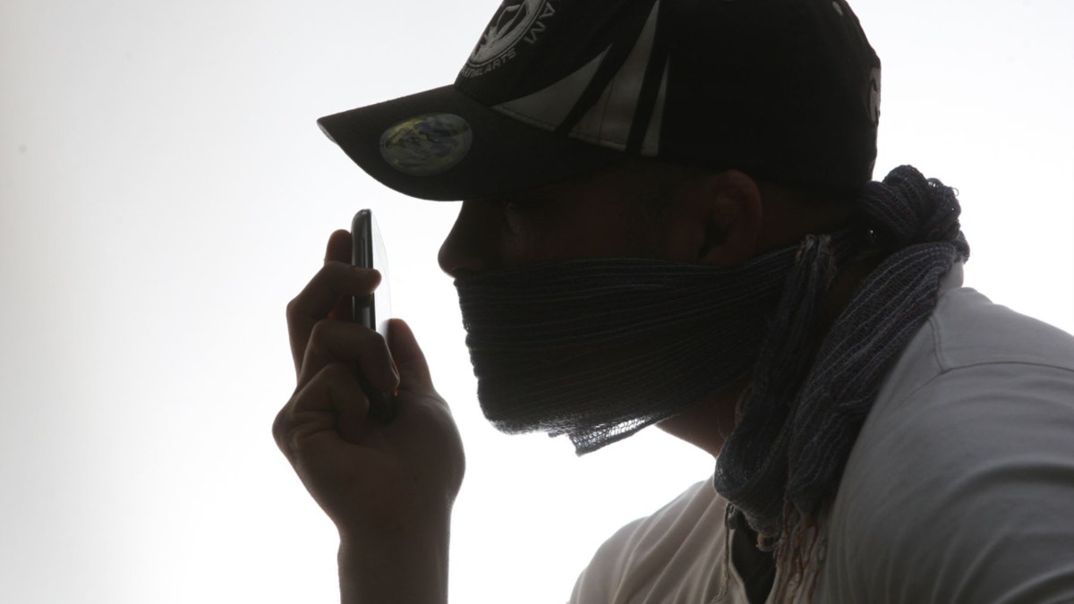 "Temo por mi vida y la de mi familia": joven denuncia que recibe mensajes extorsivos tras el robo de su celular en SJM