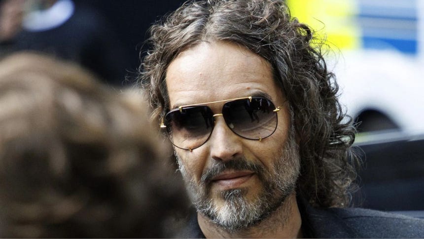 Russell Brand admite haber tenido relaciones con una menor de 16 años y reconoce comportamiento 