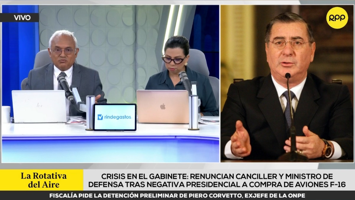 Valdés respaldó las renuncias presentadas por el excanciller Hugo de Zela y el esministro de Defensa Carlos Díaz.