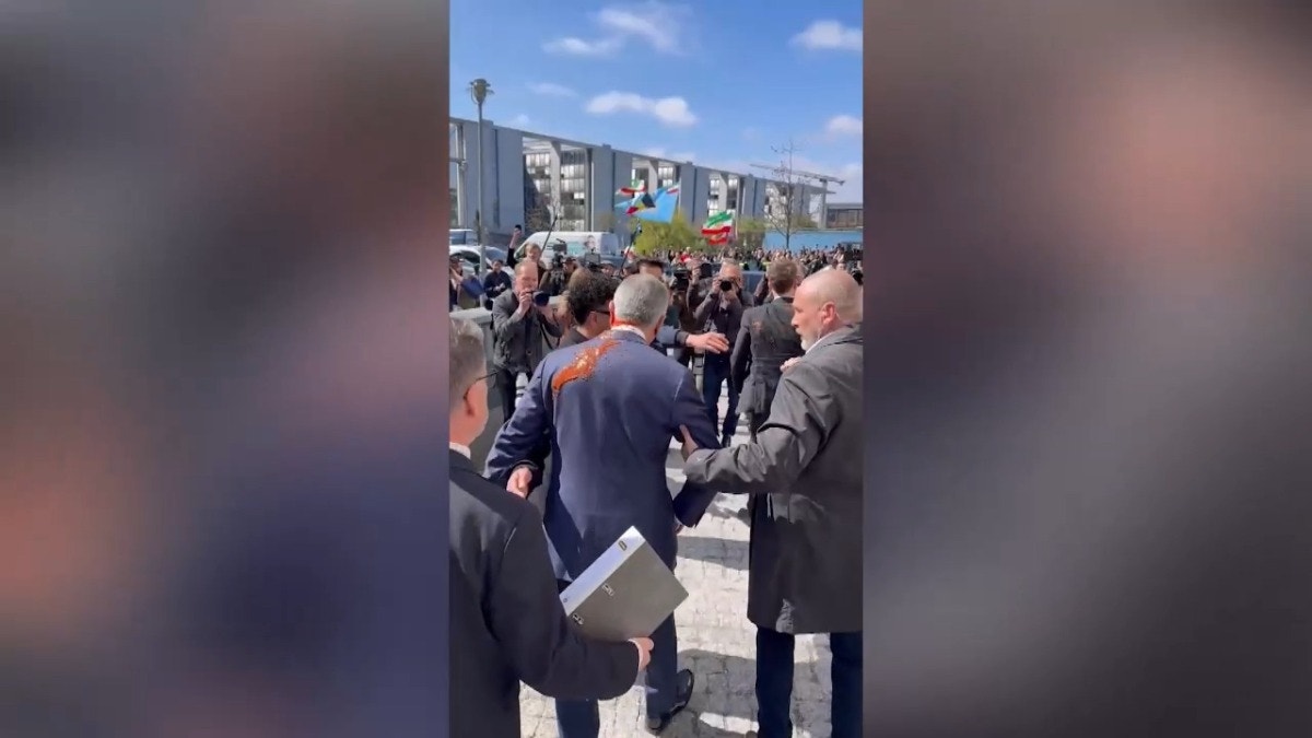 Los hechos ocurrieron cuando Pahlaví salía de una rueda de prensa. 