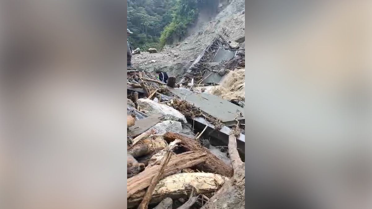 Lorenzo Cristóbal denunció que el puente cayó debido a la mala instalación ejecutada por Provías Nacional. 