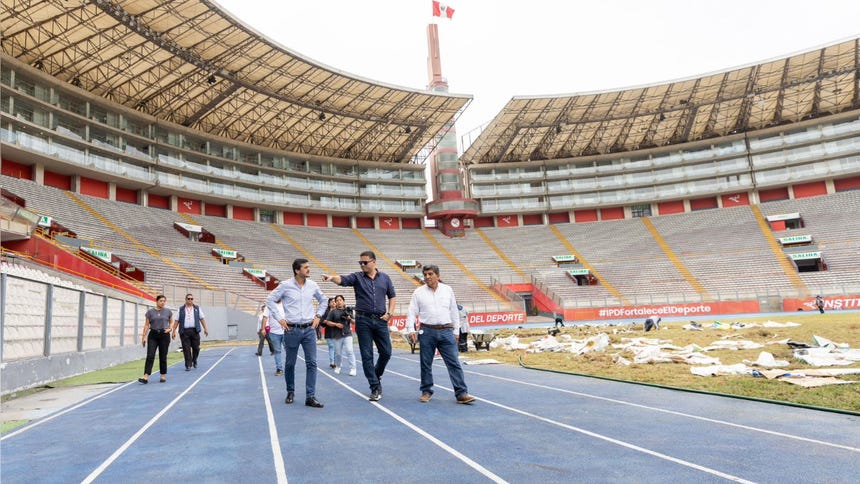 Presidente del IPD supervisó trabajos en el estadio Nacional y ratificó al fútbol como prioridad