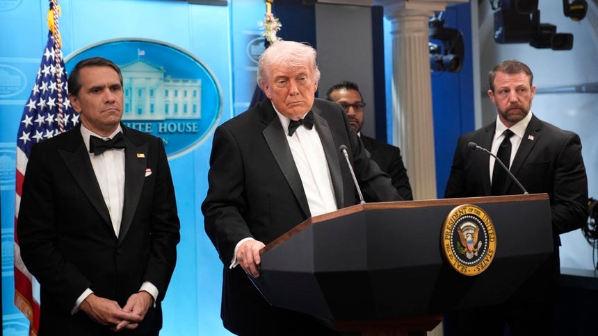 Donald Trump dice que el tirador fue interceptado por Servicio Secreto tras disparar a un agente