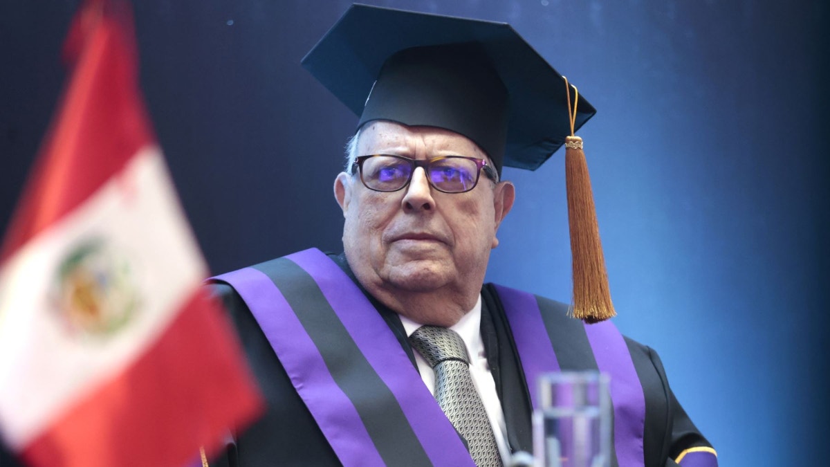 Julio Velarde: “El BCRP felizmente no ha aceptado ningún tipo de presión política ni empresarial para la toma de decisiones”