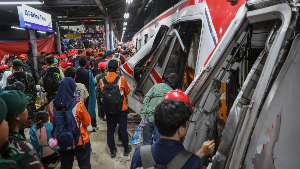 Indonesia: elevan a 14 los muertos tras la colisión de dos trenes a las afueras de Yakarta