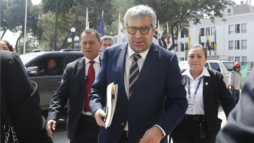 Fiscalía halla un tercer pasaporte vigente de Piero Corvetto tras allanamiento en su vivienda