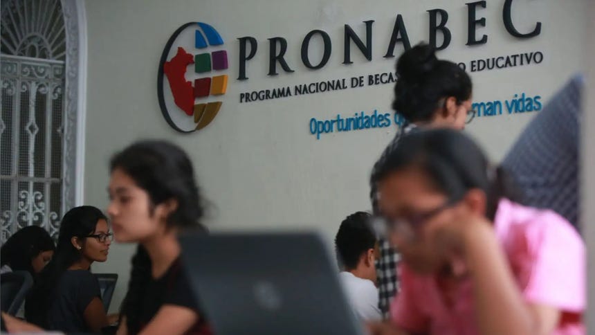 Pronabec confirma que en 2026 no habrá convocatorias para Beca Bicentenario, pero descarta cierre del programa