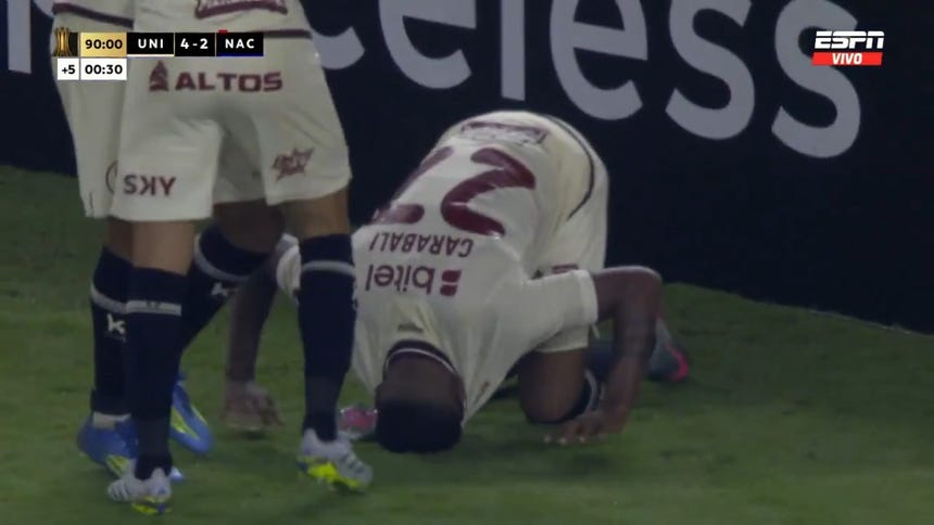 José Carabalí marcó el 4-2 para Universitario.