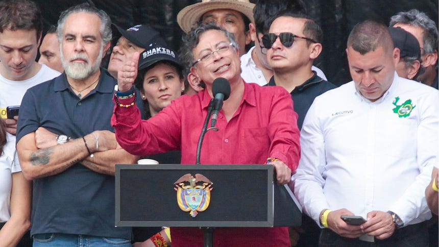Gustavo Petro pide a los colombianos apoyar con su firma la convocatoria de asamblea constituyente