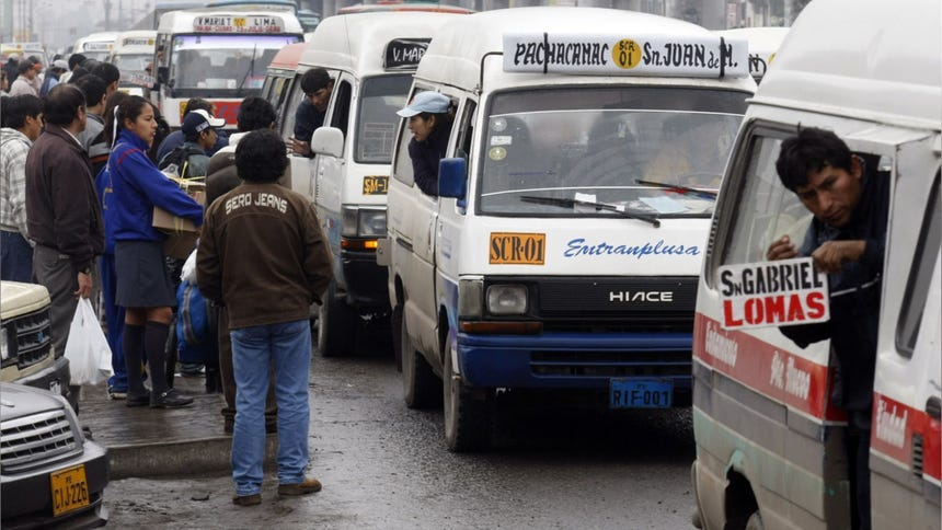 Pasaje en combi sube cerca de 10% y golpea el bolsillo: alza de precios en transporte impacta en inflación de abril