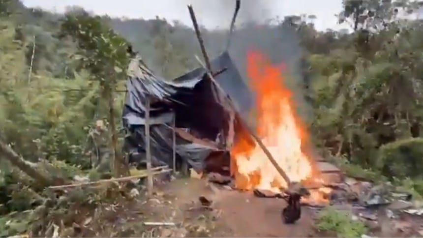Ecuador destruye 67 campamentos de minería ilegal en parque protegido cercano a Perú