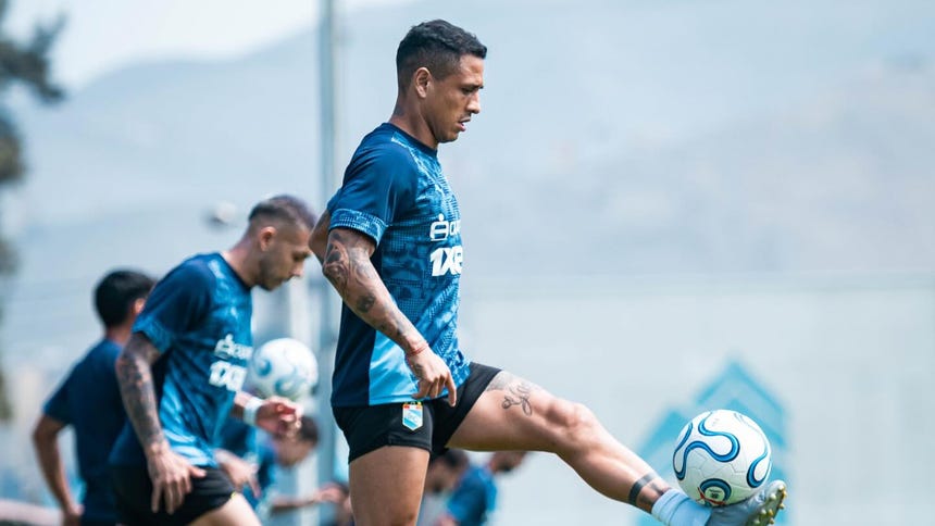 Gustavo Zevallos marca distancia con la Selección y la idea de jugar en altura: “No vamos a hacer nada que perjudique al club”