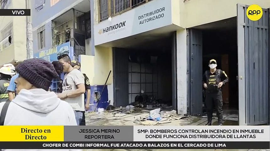 Independencia: tras varias horas de labor, los bomberos controlaron incendio en distribuidora de llantas