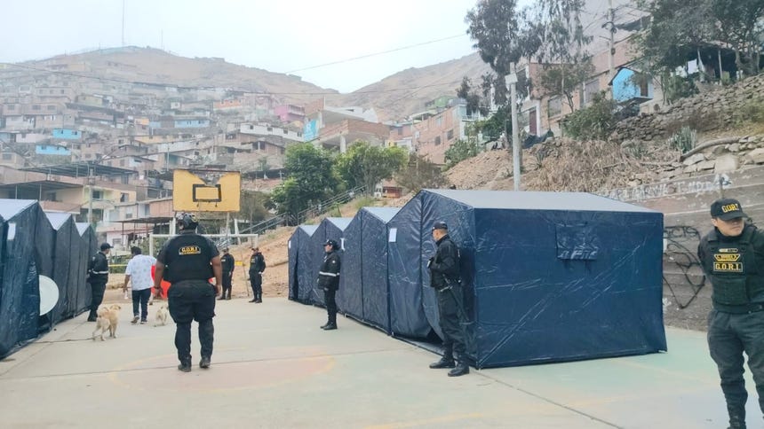 “Estamos sin nada”: familias amanecieron en carpas tras perder sus pertenencias durante incendio en Independencia
