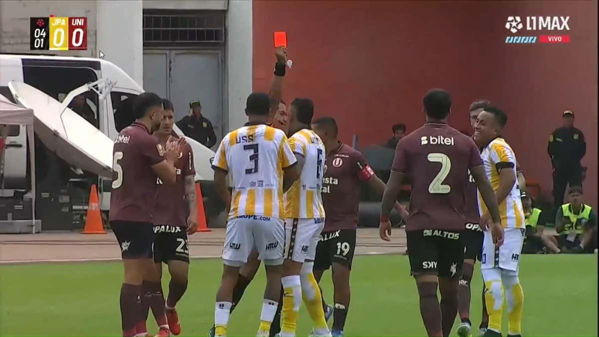 Christian Cueva expulsado a los tres minutos: el '10' de Juan Pablo II arremete contra el árbitro Jordi Espinoza — image 5