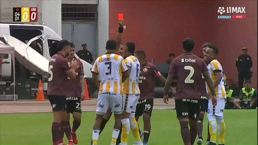 De no creer: Christian Cueva fue expulsado a los 3 minutos en el partido entre Juan Pablo II y Universitario [VIDEO]