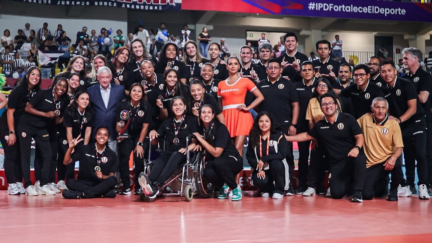 Tercer puesto histórico: así recibió Universitario su trofeo y medallas tras la final de temporada en la Liga Peruana de Vóley