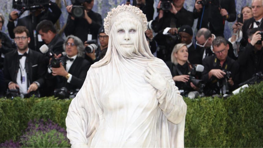 Heidi Klum se convierte en una escultura viviente en la Met Gala 2026