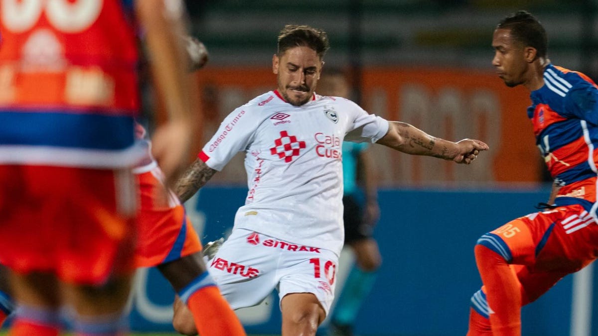 Cienciano pierde invicto con goleada 3-0 ante Puerto Cabello pero sigue líder del Grupo B — image 2